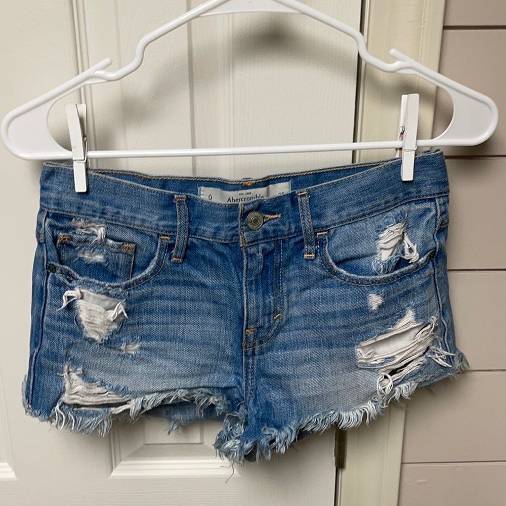 Size 0 W 25 - Light Wash Distressed Denim High Waist Short - Abercrombie & Fitch